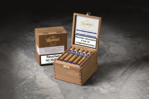 Balmoral Añejo XO Connecticut Rothschild Masivo